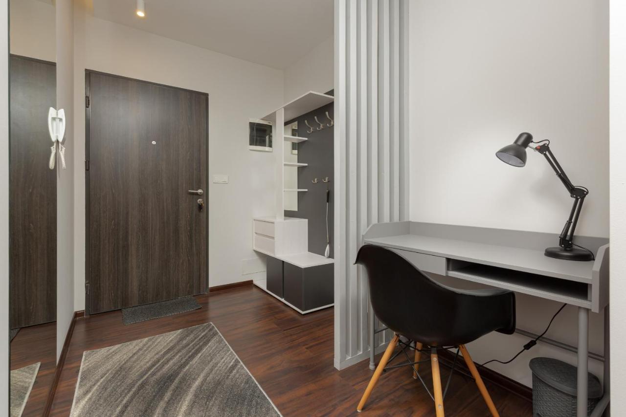 Airport Kłobucka By Renters Apartament
